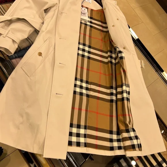 Burberry Classic Sand Trench Coat for Women - Picture 4 of 4